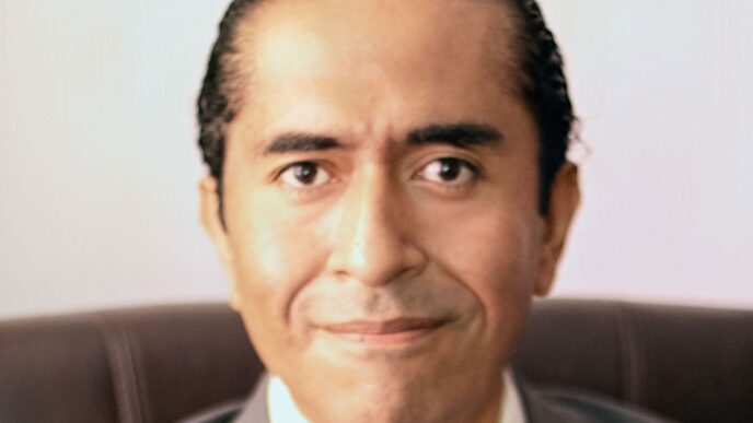 Banderas de México, Estados Unidos y Canadá representando el Tratado T-MEC en proceso de revisión 2026