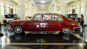 Daimler Limousine histórica de la Reina Isabel II exhibida en el Museo de Autos y del Transporte de Monterrey