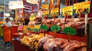 Gráfica de indicadores económicos mostrando la disminución de la inflación en México a 3.12% en julio 2026