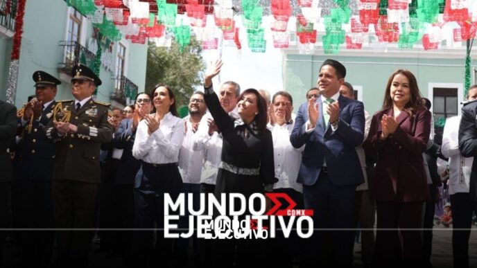Encabeza Lorena Cuéllar el desfile de Independencia en Tlaxcala