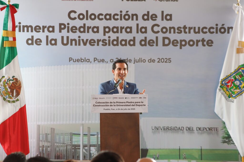 Alejandro Armenta y Rommel Pacheco colocan la primera piedra de la Universidad del Deporte en Puebla